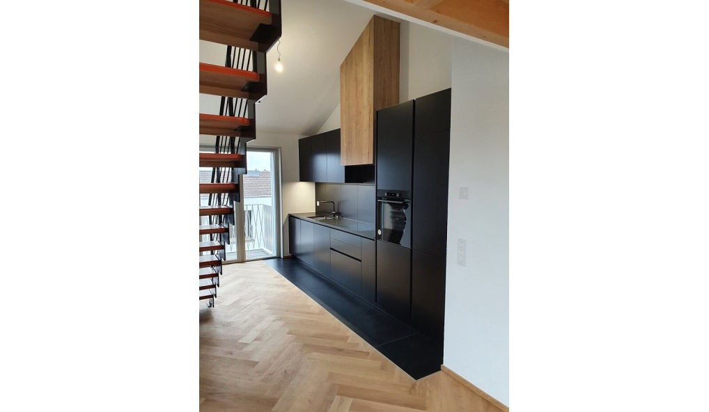 Black matte lacquered kitchen in Bulle Ewe - 1