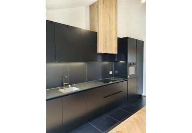 Black matte lacquered kitchen in Bulle Ewe - 3